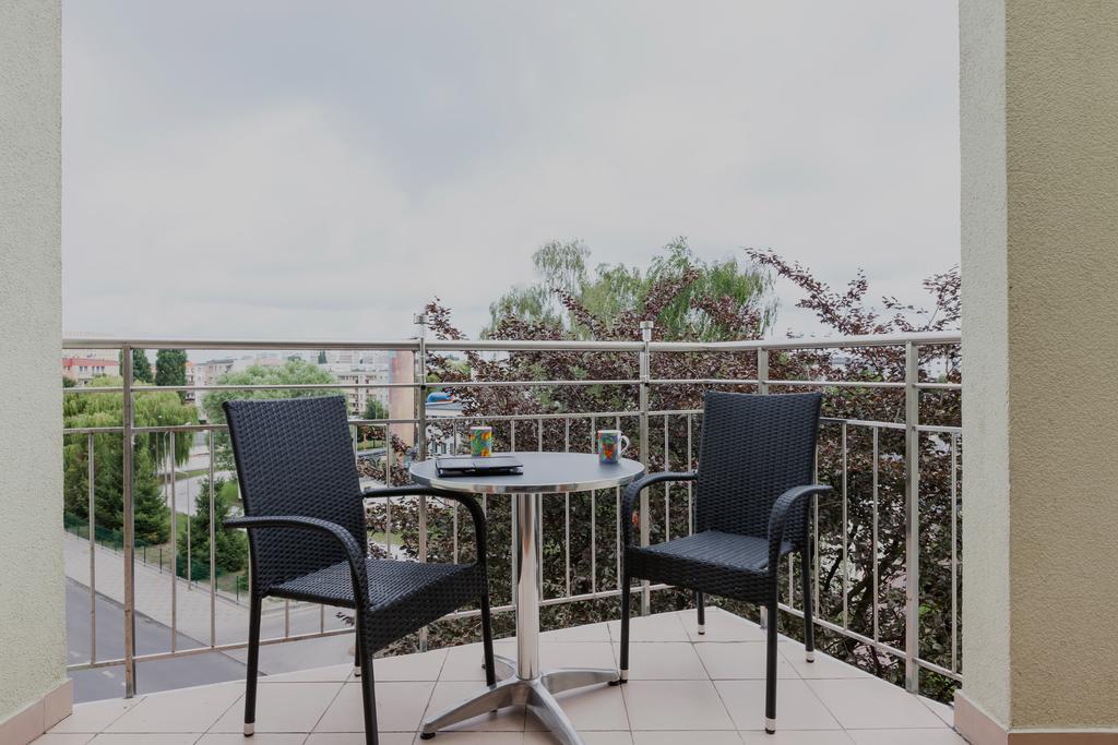 Riverside Apartment With Balcony By Noclegi Renters Swinemünde Exterior foto
