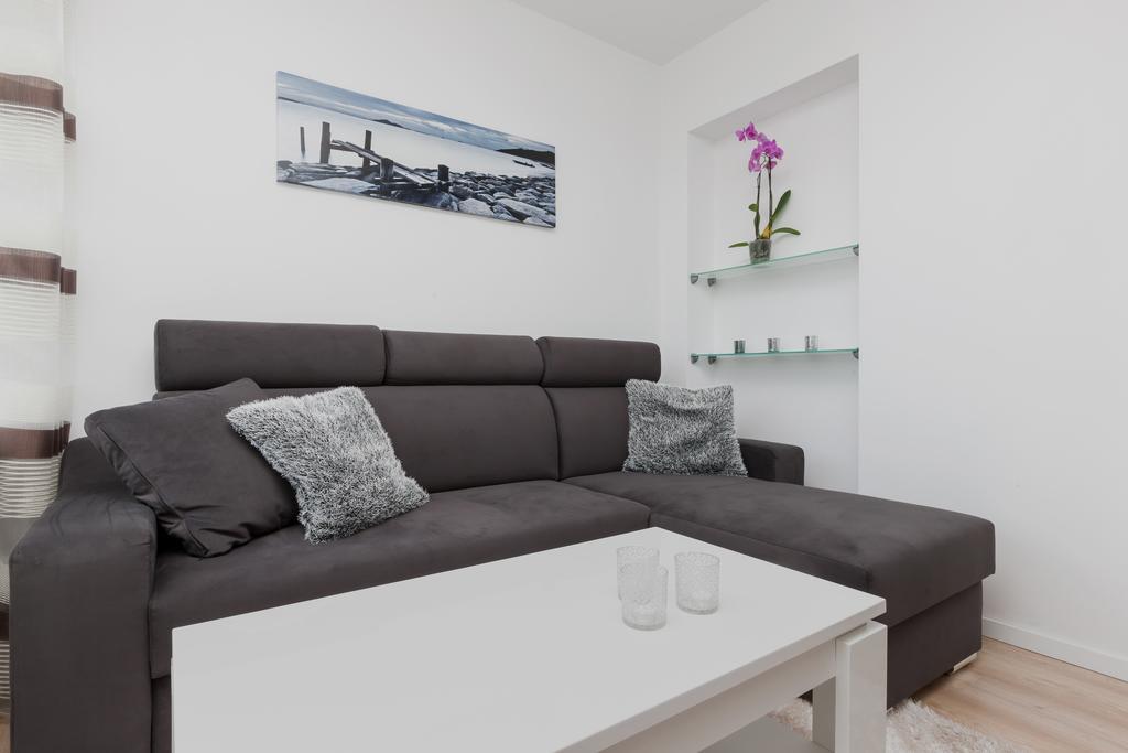 Riverside Apartment With Balcony By Noclegi Renters Swinemünde Exterior foto