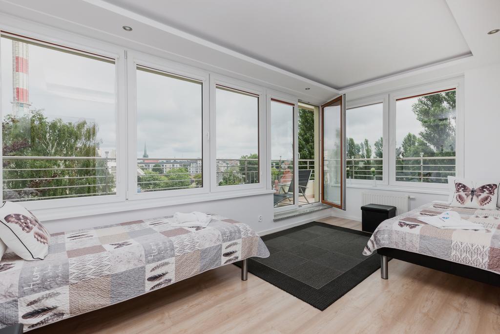 Riverside Apartment With Balcony By Noclegi Renters Swinemünde Exterior foto
