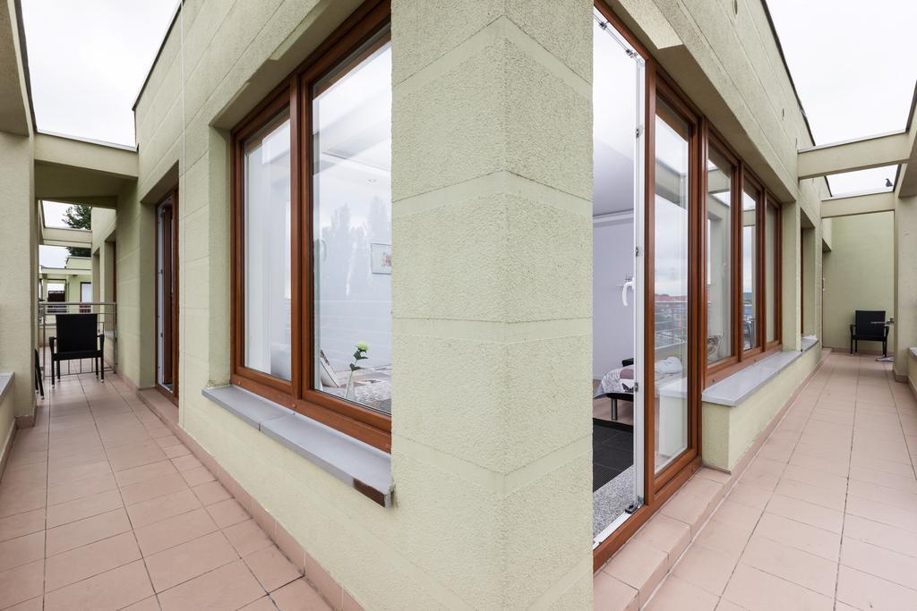 Riverside Apartment With Balcony By Noclegi Renters Swinemünde Exterior foto