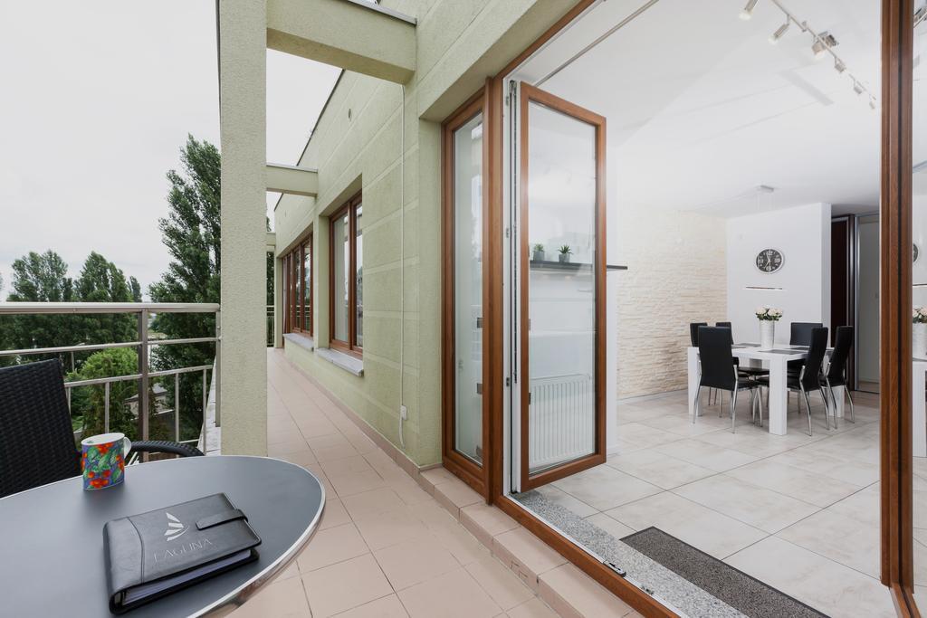 Riverside Apartment With Balcony By Noclegi Renters Swinemünde Exterior foto