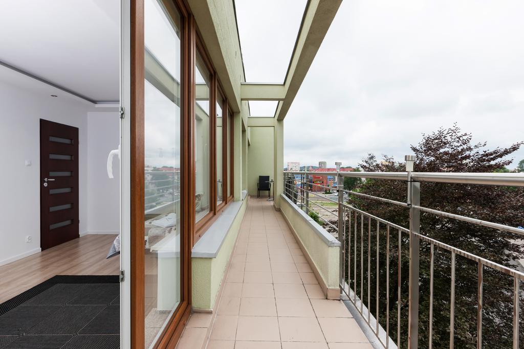 Riverside Apartment With Balcony By Noclegi Renters Swinemünde Exterior foto