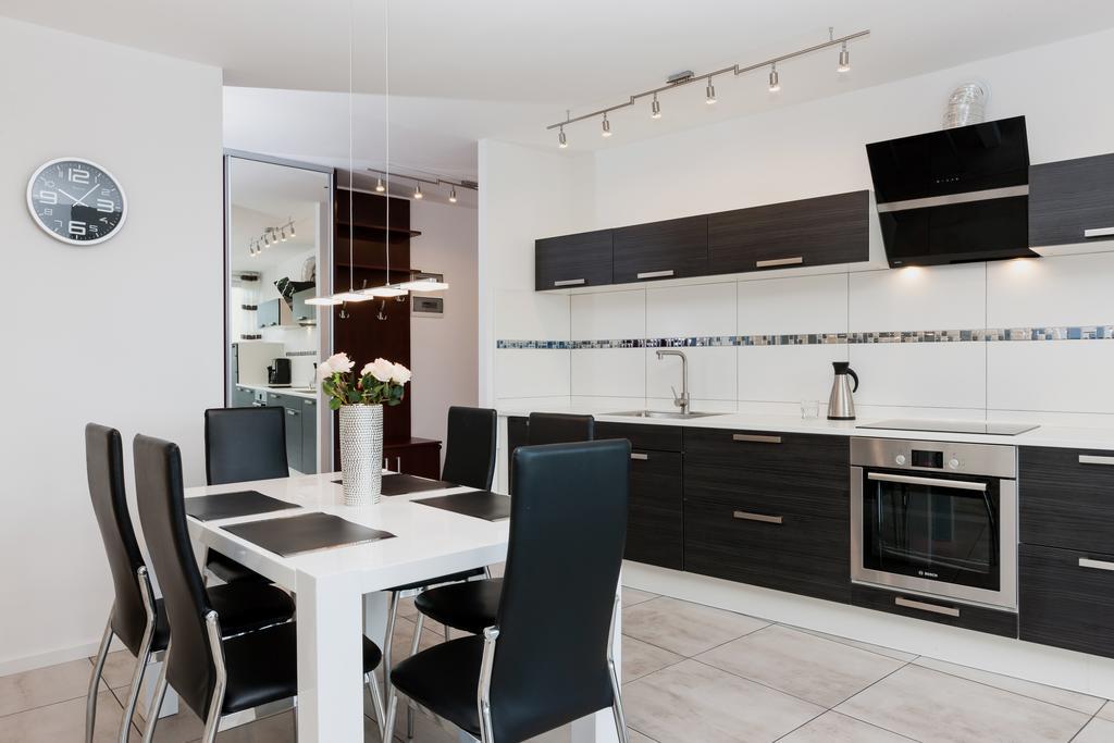 Riverside Apartment With Balcony By Noclegi Renters Swinemünde Exterior foto